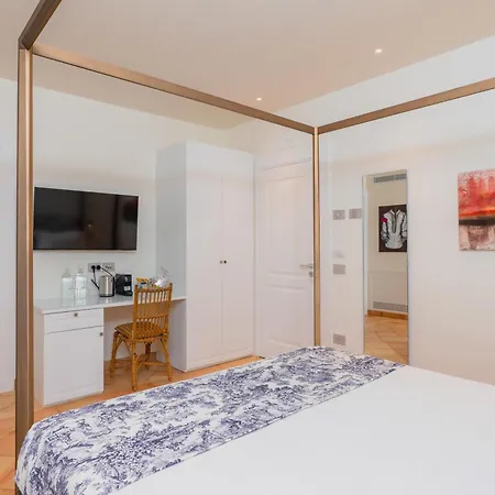 Five Bed & Breakfast 3*