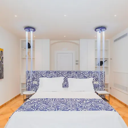 Bed & Breakfast Five *