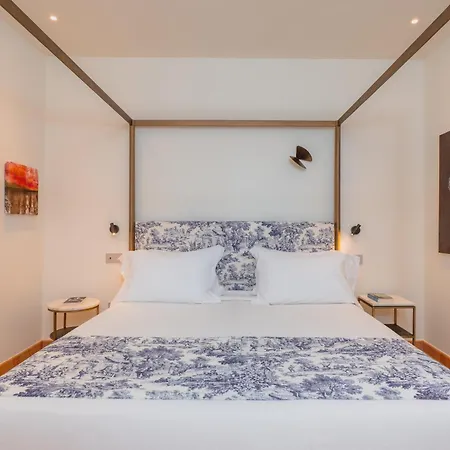 לינה וארוחת בוקר Five