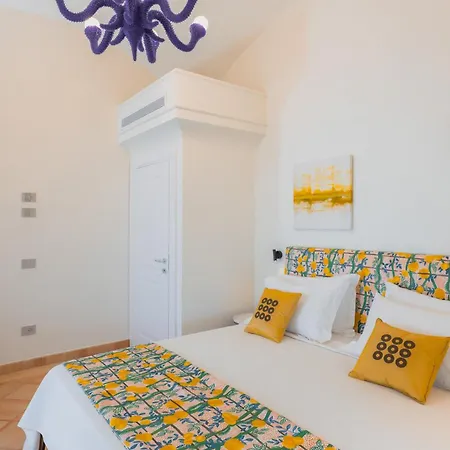 B&B Five - Dimora D'arte 4*
