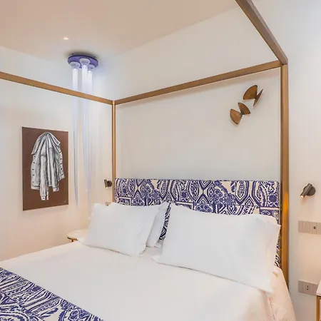 לינה וארוחת בוקר Five