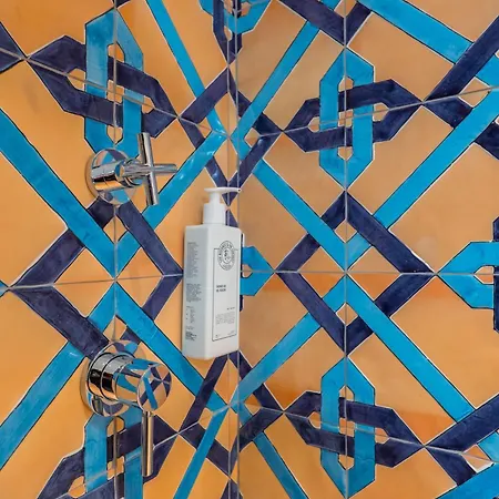 Five לינה וארוחת בוקר