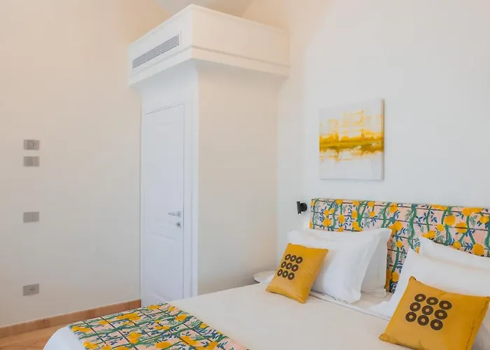 Bed & Breakfast Five - Dimora D'arte 4*