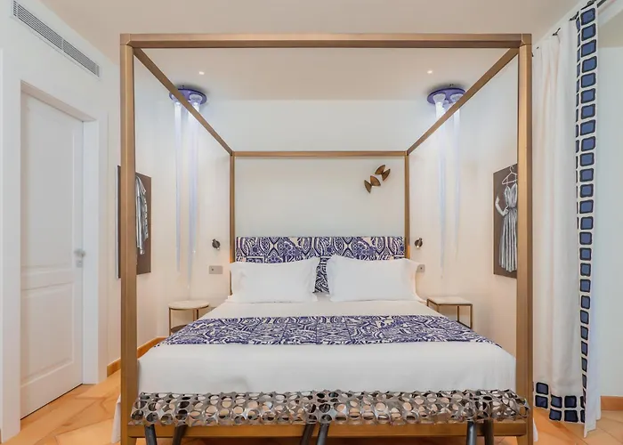 Five - Dimora D'arte Bed & Breakfast 4*